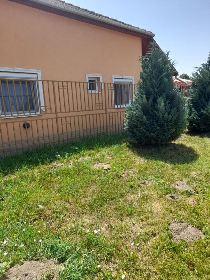 Thermal Apartman Tiszafuered Luaran gambar