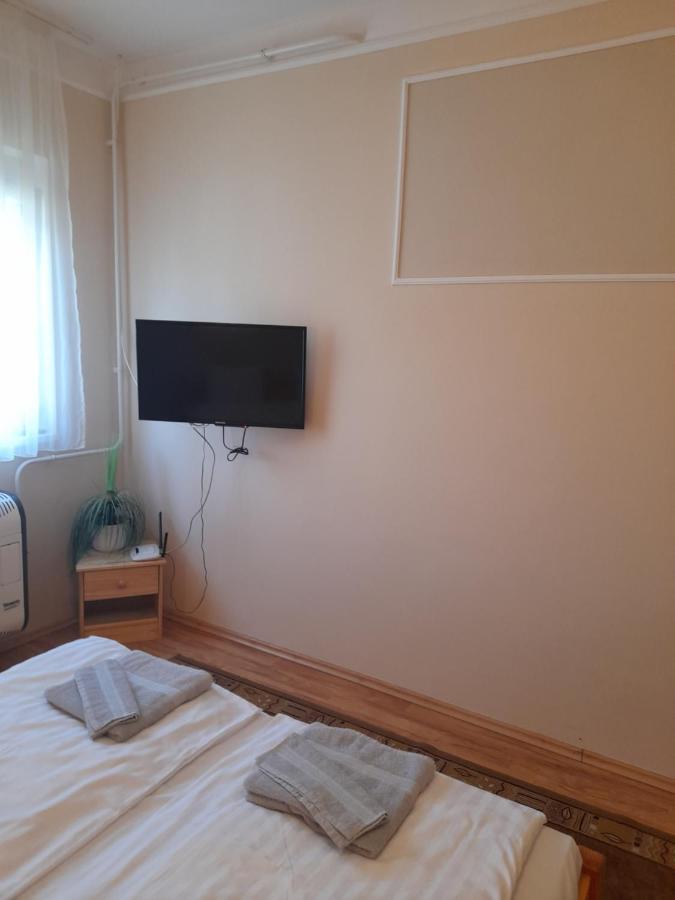 Thermal Apartman Tiszafuered Luaran gambar