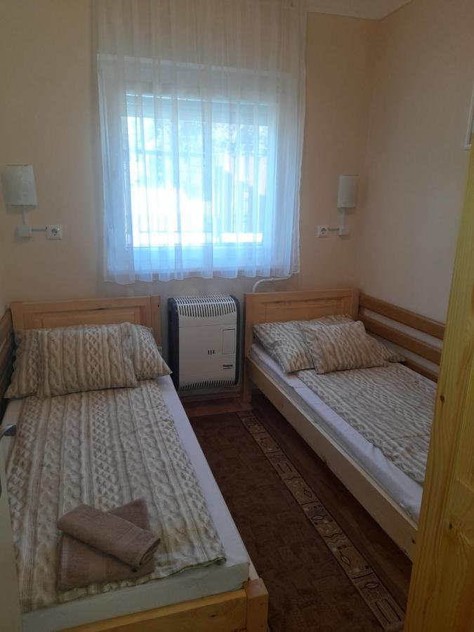 Thermal Apartman Tiszafuered Luaran gambar